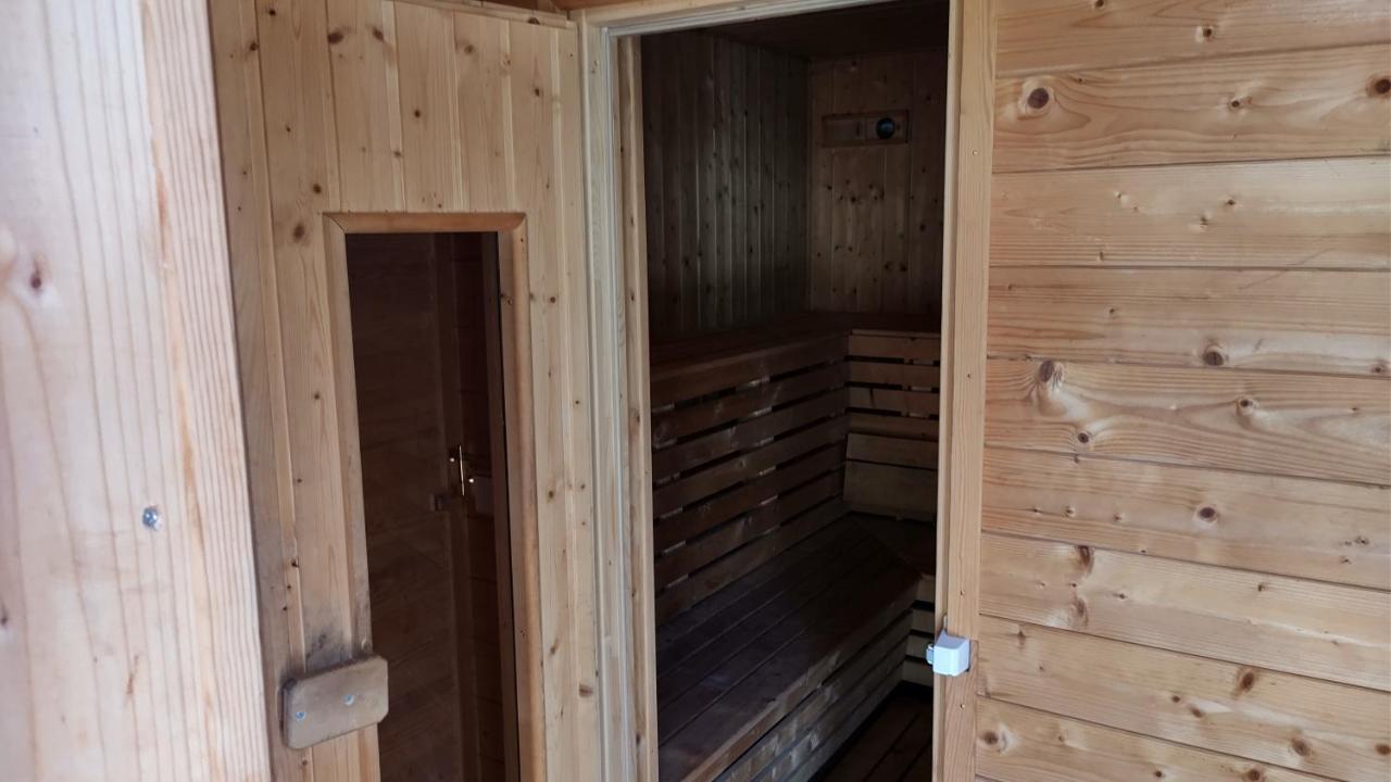 Grosse Wohnung / Haushaelfte In Peetzig Am See Анґермюнде Екстер'єр фото